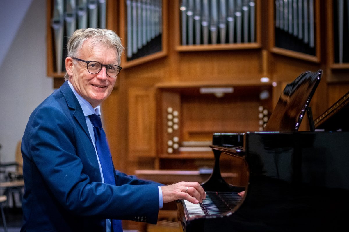 Pianist Johan Bredewout achter de vleugel