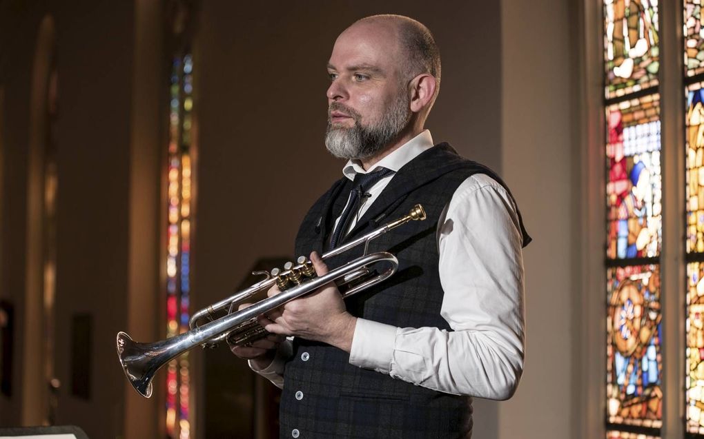 Trompettist Maurice van Dijk met trompet